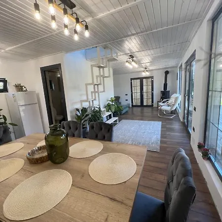 Lodge Casa Valeria *